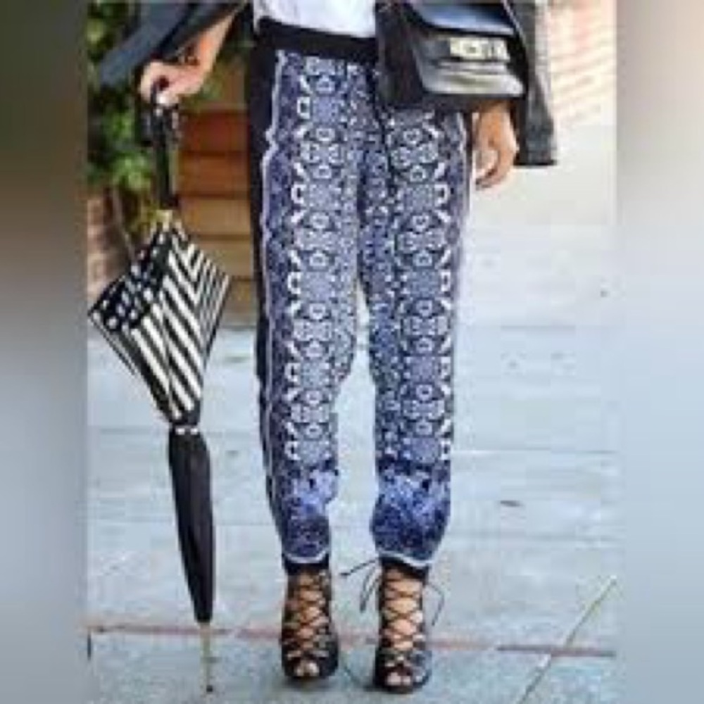 WHBM scarf print rayon flowy jogger/ankle pants